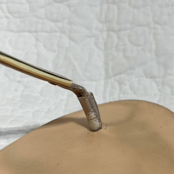 Calvin Klein Womens Gold Flat Sandals, Size 6 - Picture 11 of 11